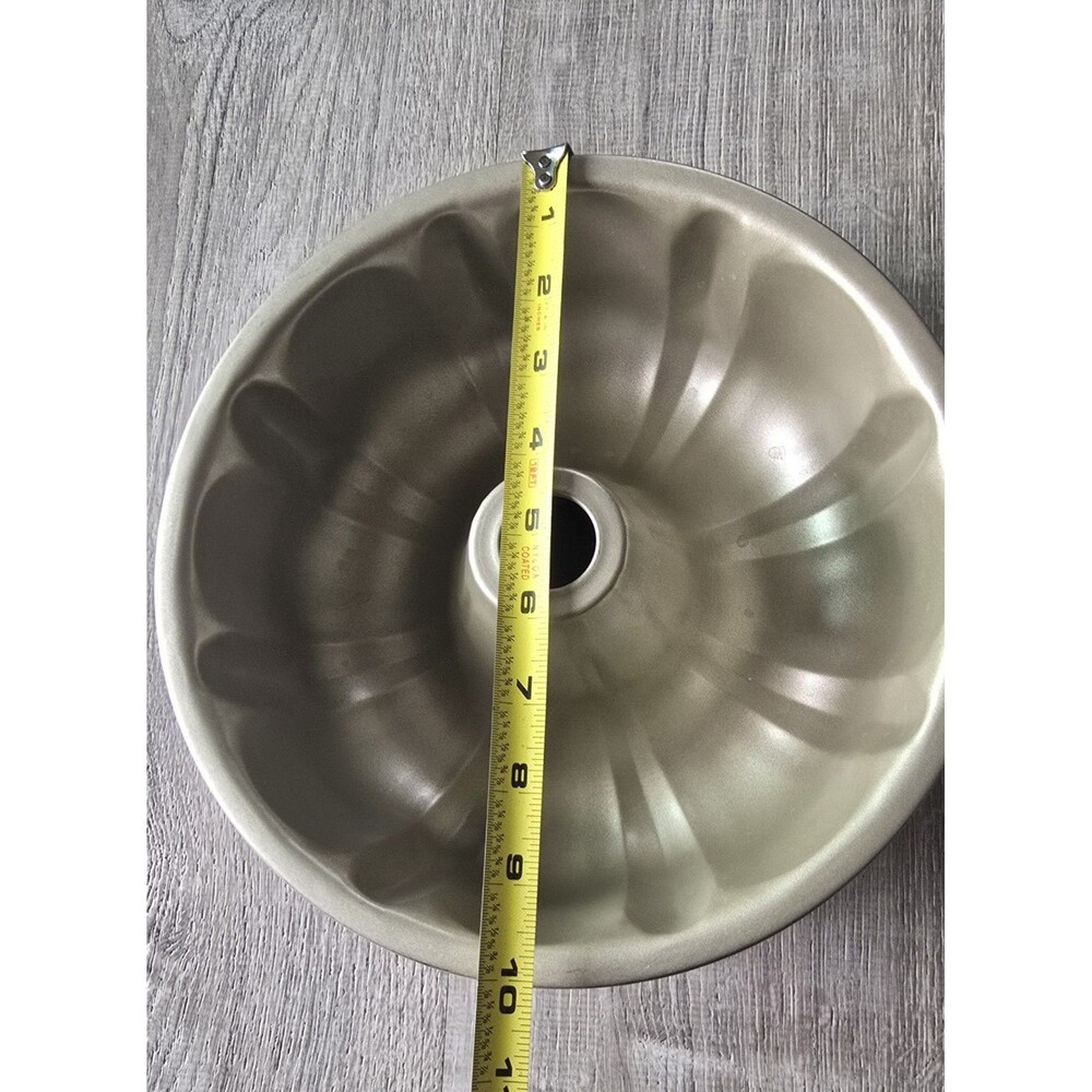 Paris Hilton 10” Nonstick Fluted PINK Cake Bundt Pan / Valentines Easter Cottage - Picture 8 of 13